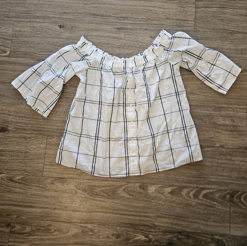 Abercrombie & Fitch Medium, Off-Shoulder‎ White and Black Button-Down Blouse